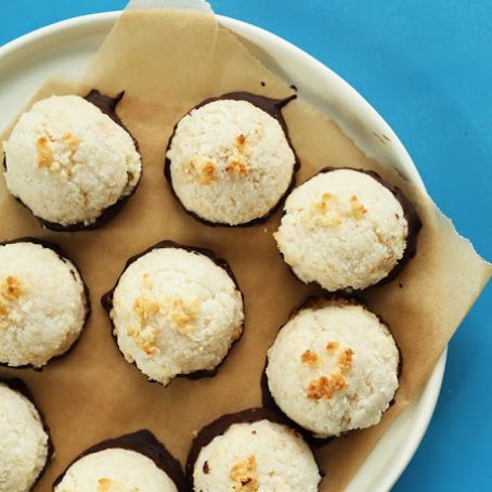 5 Ingredient Dark Chocolate Macaroons